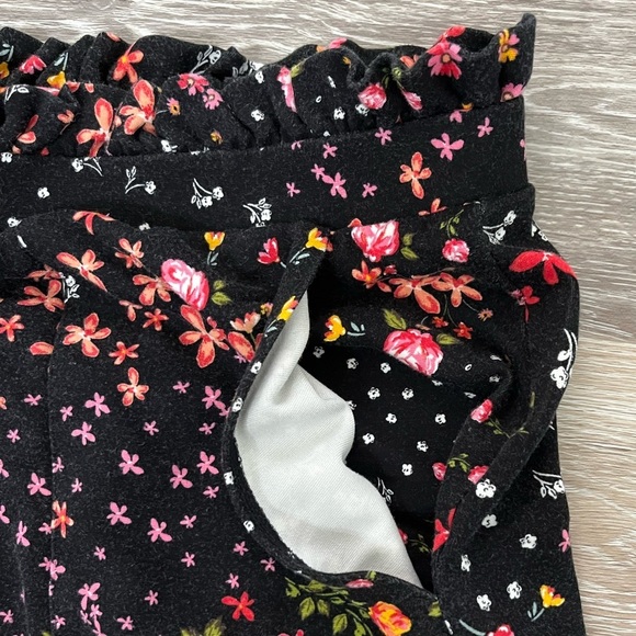 TORRID black elastic waist jersey knit floral pullon shorts, size 5 (5X). - Picture 3 of 7